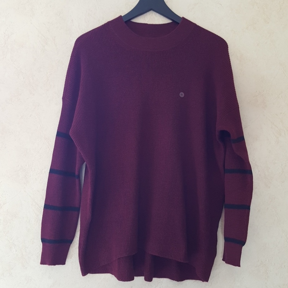 American Eagle burgundy striped sleeve sweater